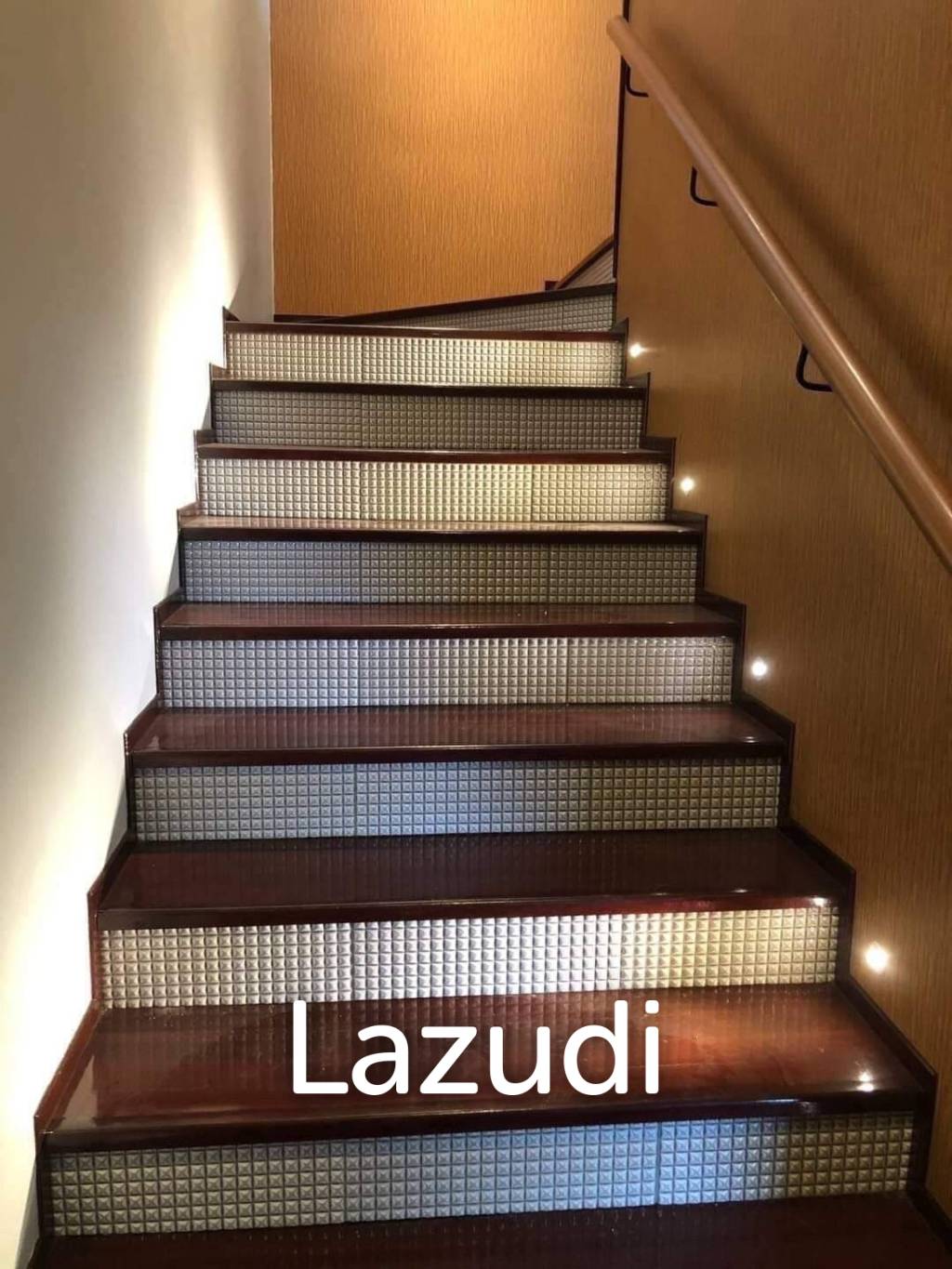 3 Beds 3 Baths 254 SQ.M Commercial Building
