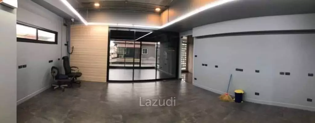 3 Beds 3 Baths 254 SQ.M Commercial Building