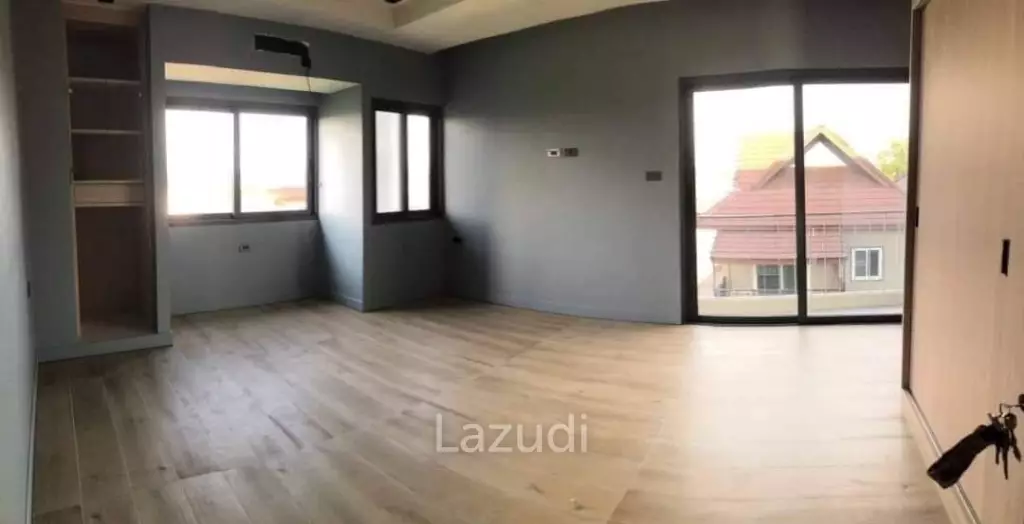 3 Beds 3 Baths 254 SQ.M Commercial Building