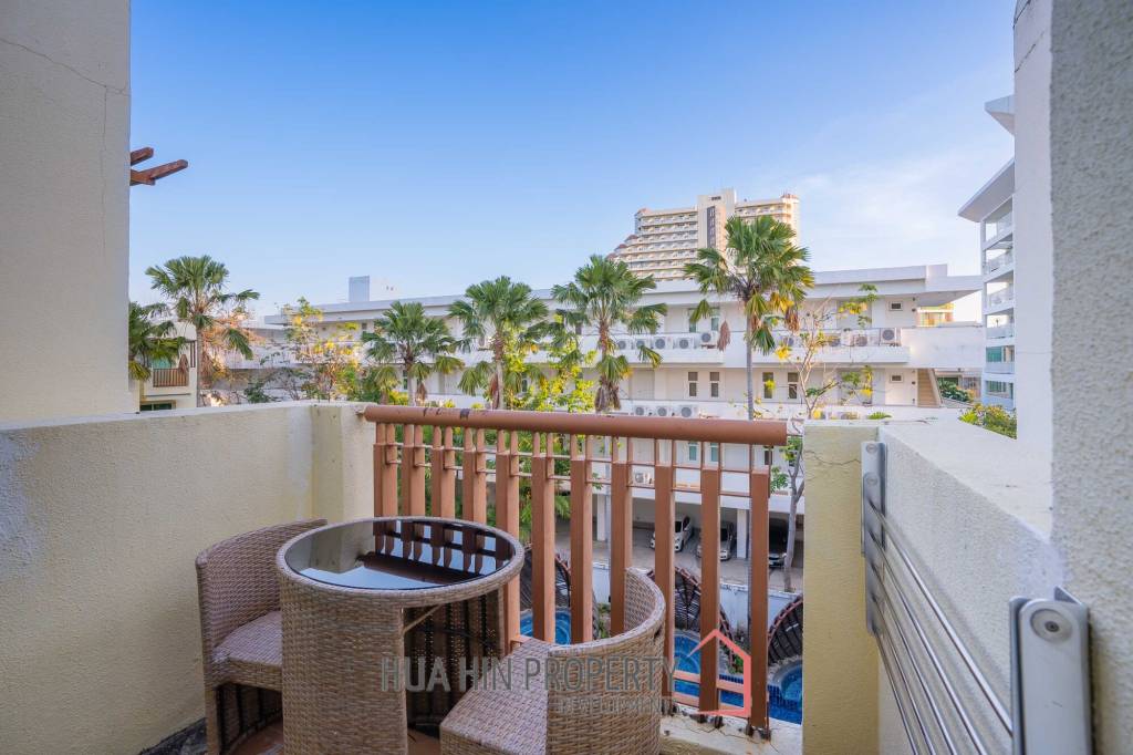 Mykonos : 3 Bed Modern Mediterranean Style Condo