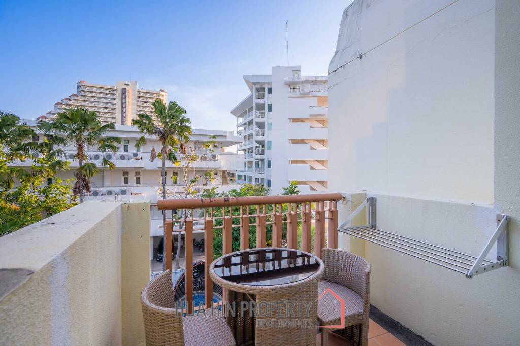Mykonos : 3 Bed Modern Mediterranean Style Condo