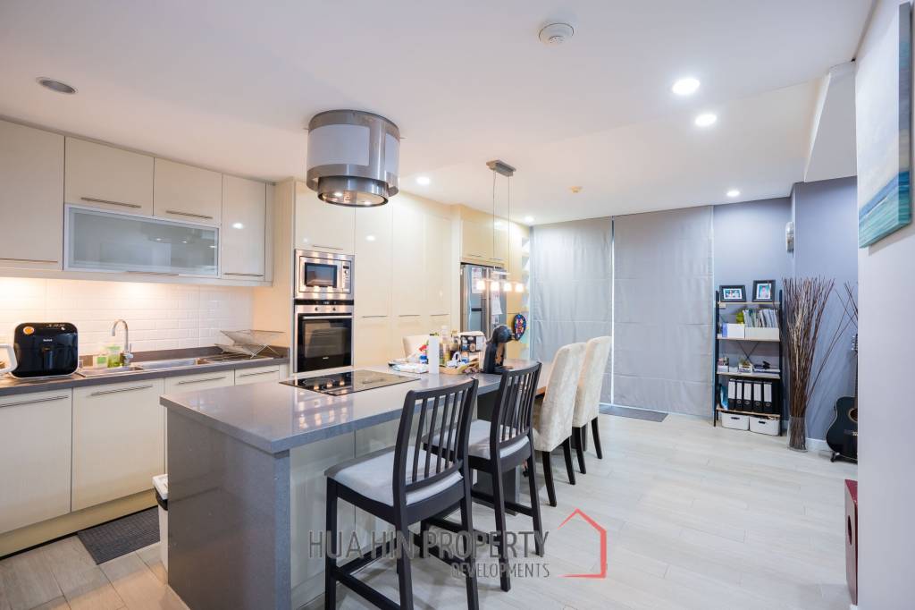Mykonos : 3 Bed Modern Mediterranean Style Condo