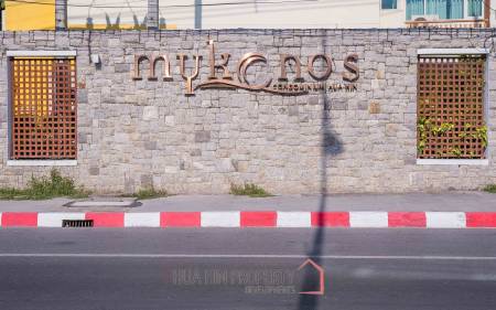 Mykonos : 3 Bed Modern Mediterranean Style Condo