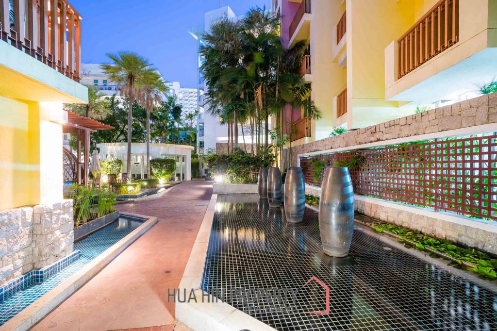 Mykonos : 3 Bed Modern Mediterranean Style Condo