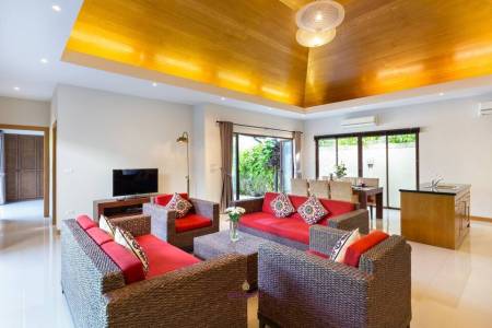 3 Bedrooms Freehold Villa | Naiharn Rawai