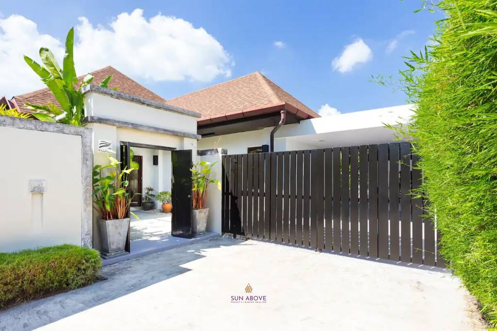 3 Bedrooms Freehold Villa | Naiharn Rawai