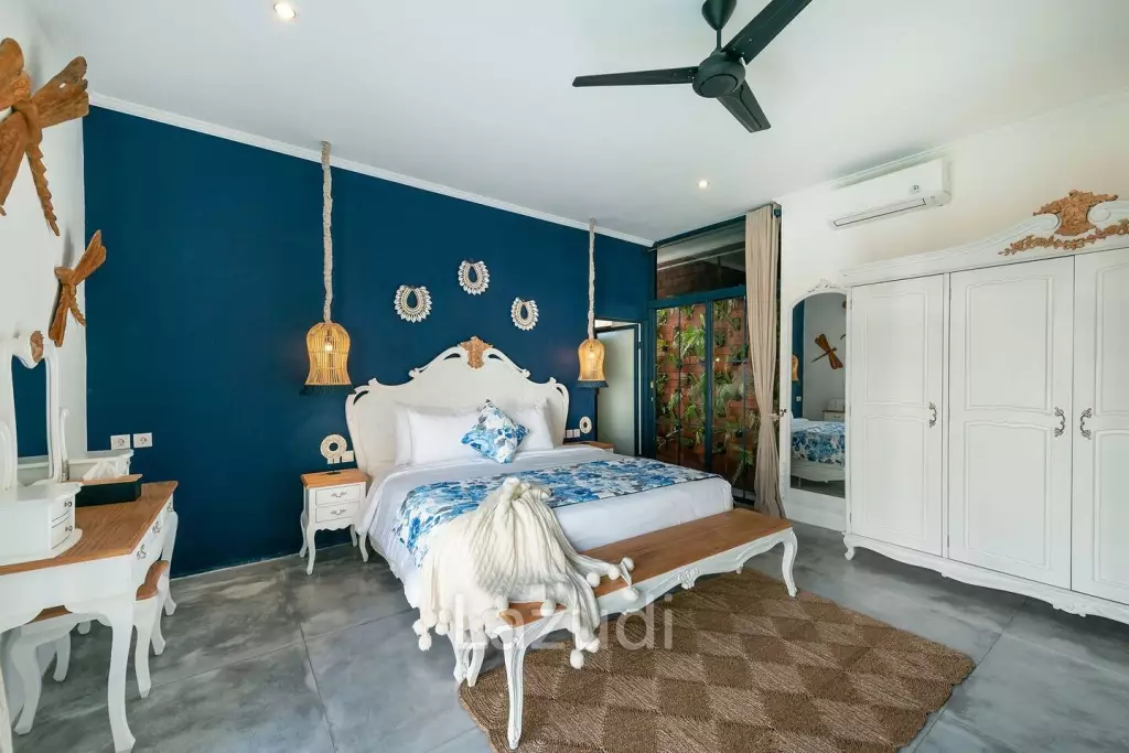 Beachside 5 Bedroom Leasehold Villa in Beautiful Petitenget