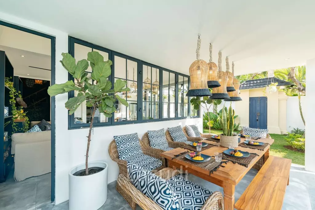 Beachside 5 Bedroom Leasehold Villa in Beautiful Petitenget