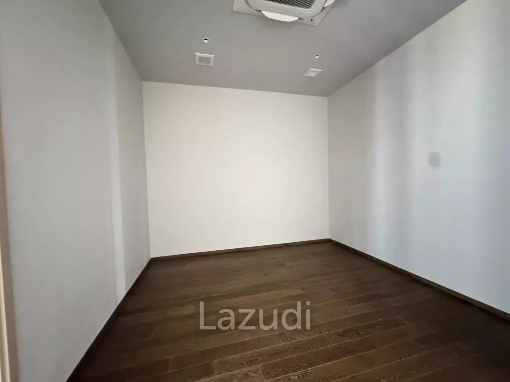 5 Bed 6 Bath 551 SQ.M Siraninn Residences