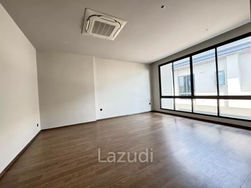 5 Bed 6 Bath 551 SQ.M Siraninn Residences