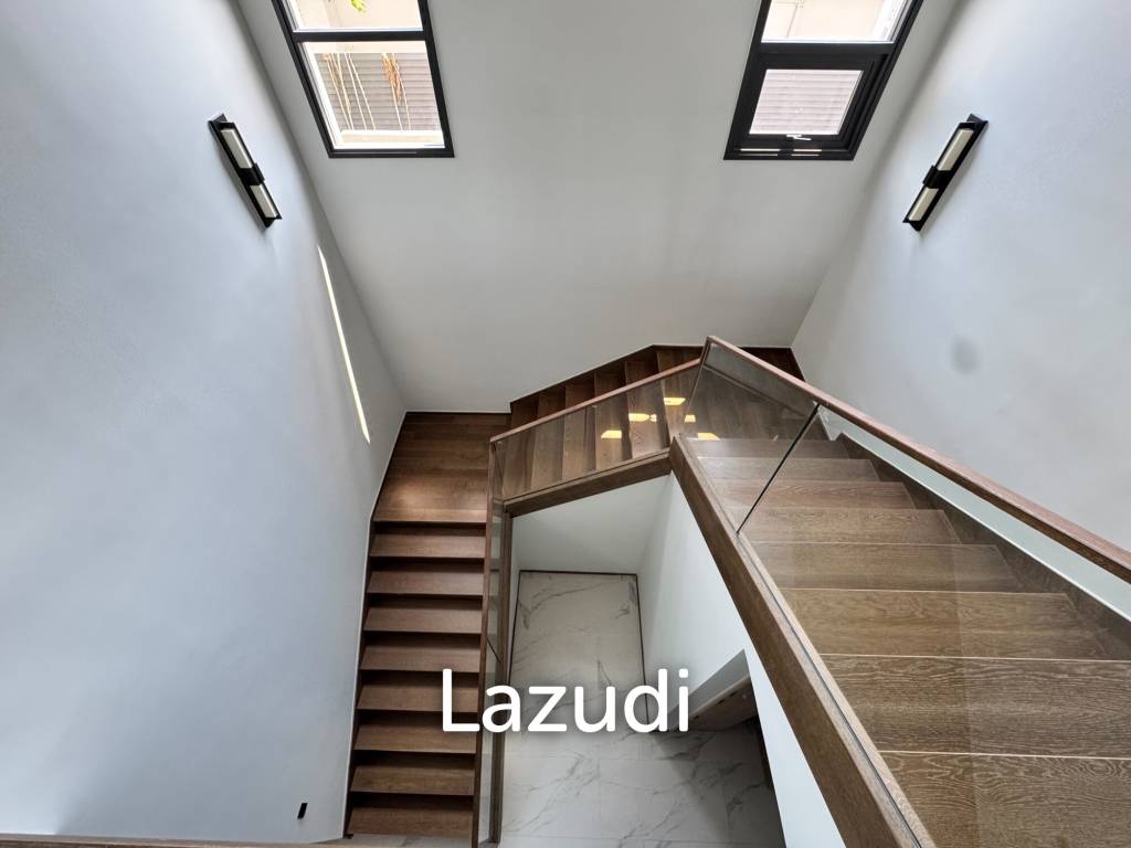 5 Bed 6 Bath 551 SQ.M Siraninn Residences