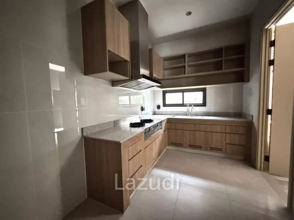 5 Bed 6 Bath 551 SQ.M Siraninn Residences