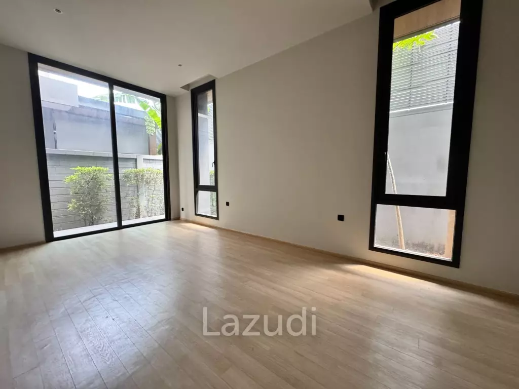 5 Bed 6 Bath 551 SQ.M Siraninn Residences
