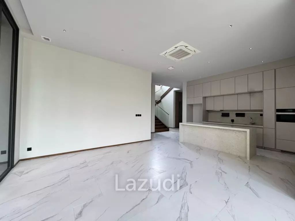 5 Bed 6 Bath 551 SQ.M Siraninn Residences