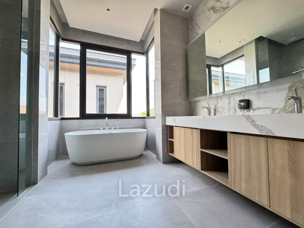 5 Bed 6 Bath 551 SQ.M Siraninn Residences