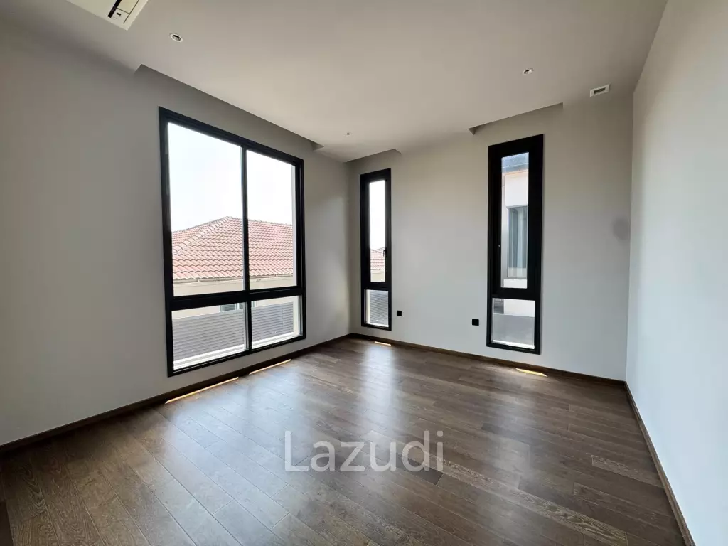 5 Bed 6 Bath 551 SQ.M Siraninn Residences