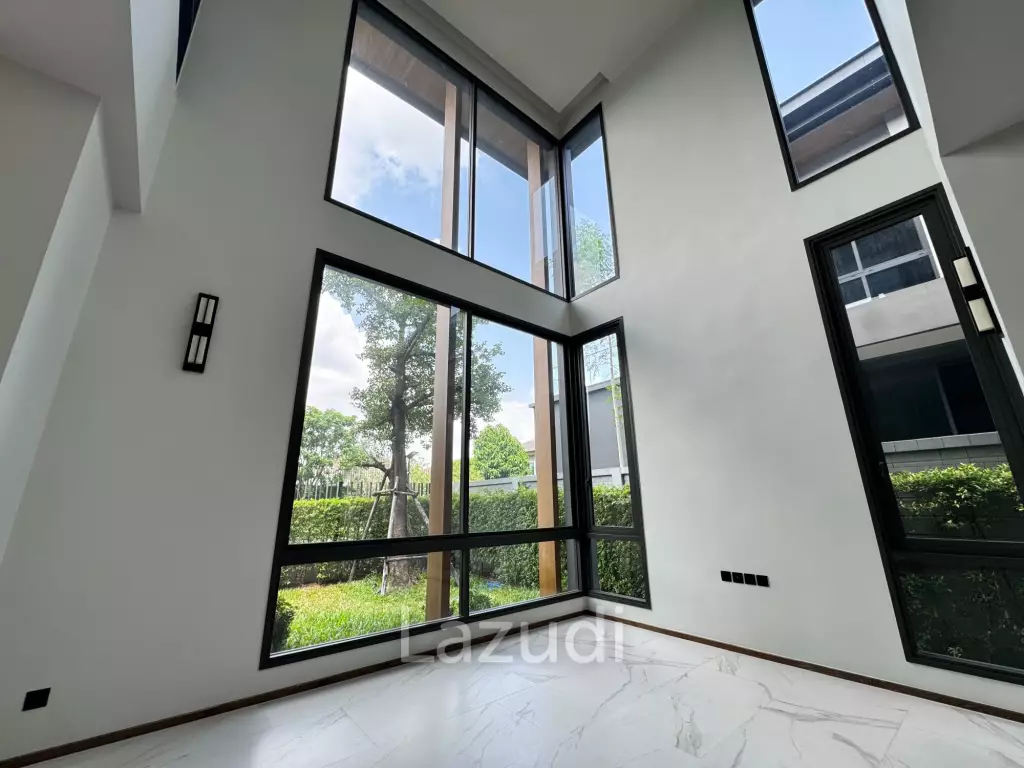 5 Bed 6 Bath 551 SQ.M Siraninn Residences