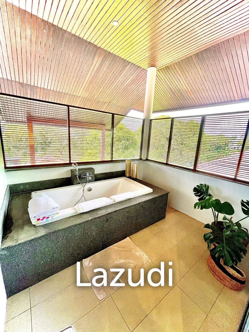 Majestic 4-Bedroom Villa for Rent in Mae Nam