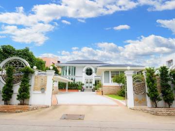 5 Bed 500 SQ.M Luxury Residence near Rama 9