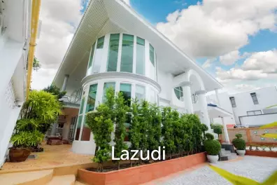 5 Bed 500 SQ.M Luxury Residence near Rama 9