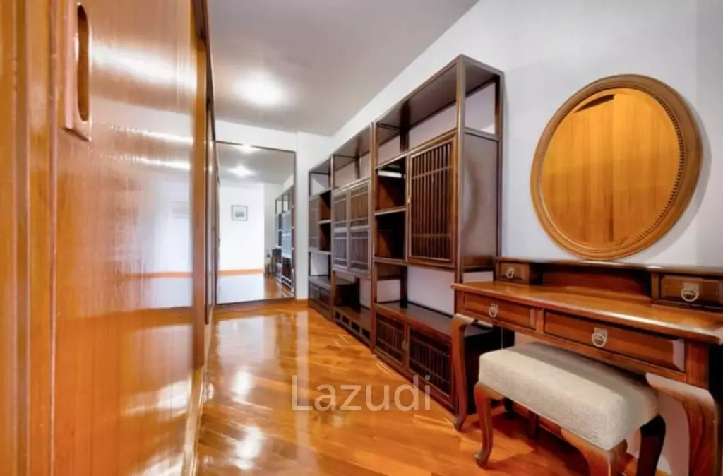 5 Bed 4 Bath 350 SQ.M in Phoenix Gold Golf Club