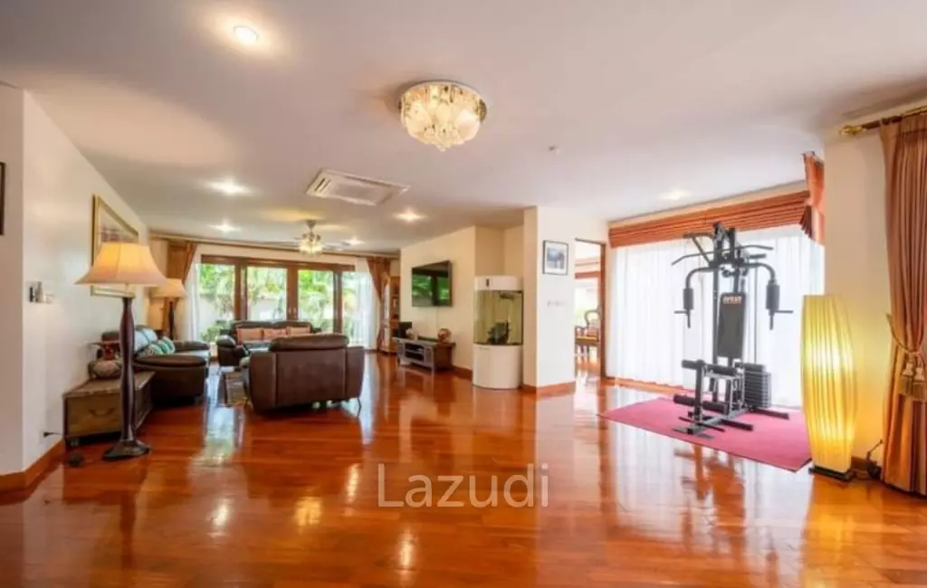 5 Bed 4 Bath 350 SQ.M in Phoenix Gold Golf Club