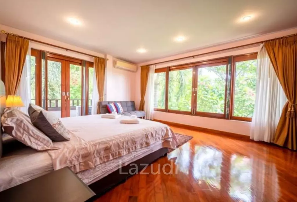 5 Bed 4 Bath 350 SQ.M in Phoenix Gold Golf Club