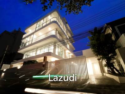5 Bed 8 Bath 622 SQ.M House in Sukhumvit 77