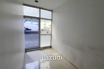 Rama IV Main Road Frontage: 200sqm Ideal for Clinic, Spa, or Salon