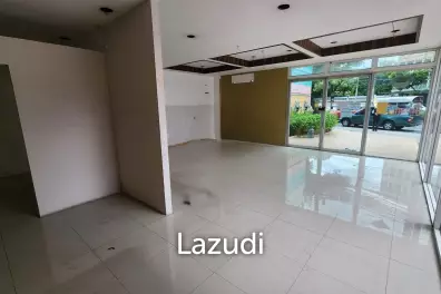 Rama IV Main Road Frontage: 200sqm Ideal for Clinic, Spa, or Salon