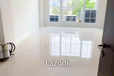 Commercial building for sales at Udomsuk