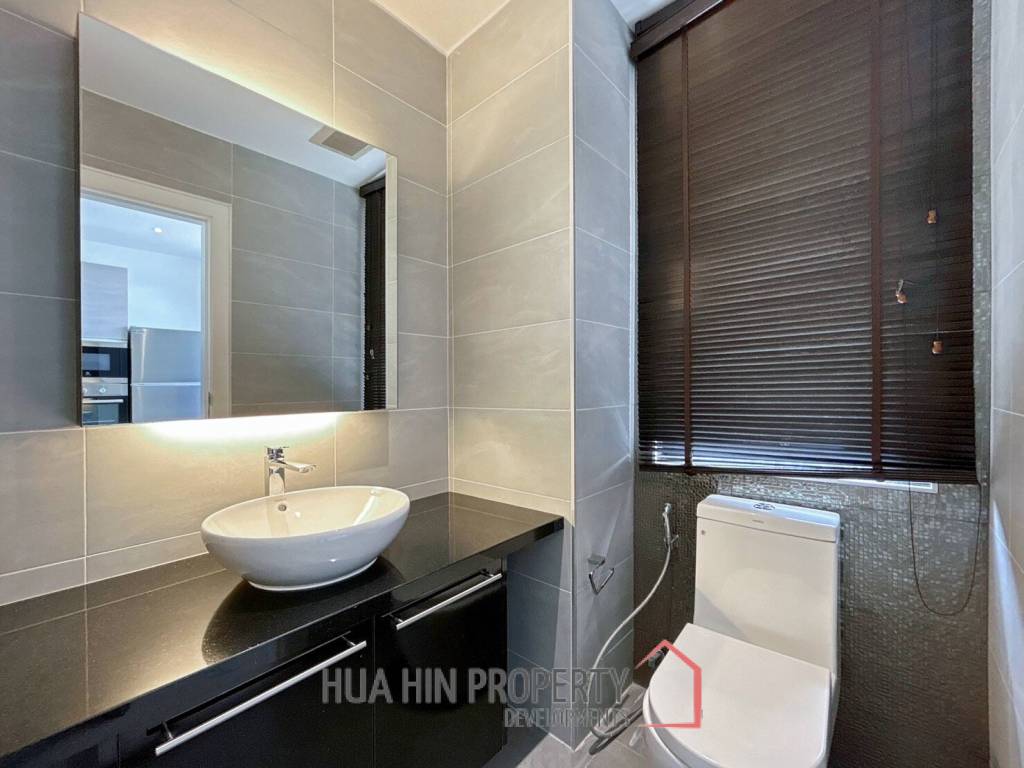 Black Mountain : 4 Story 3 Bedroom Townhouse