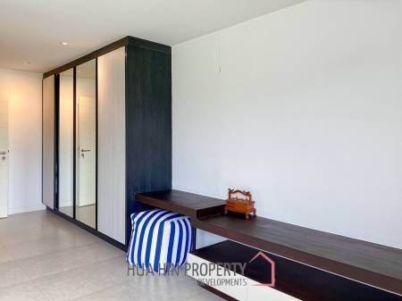 Black Mountain : 4 Story 3 Bedroom Townhouse