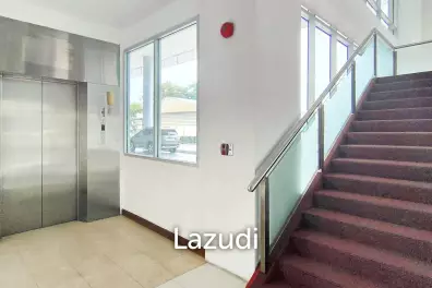 Retail space for rent in Srinakarin