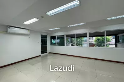 Prime 90 sq.m. Office Space in Sathorn, Bangkok – Near BTS and Business Centre