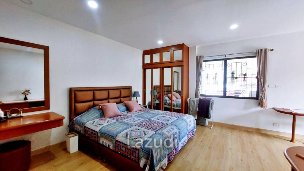 3 Bedrooms 3 Bathrooms 300 SQ.M Boss Village