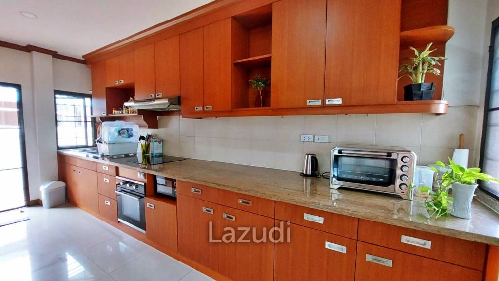 3 Bedrooms 3 Bathrooms 300 SQ.M Boss Village