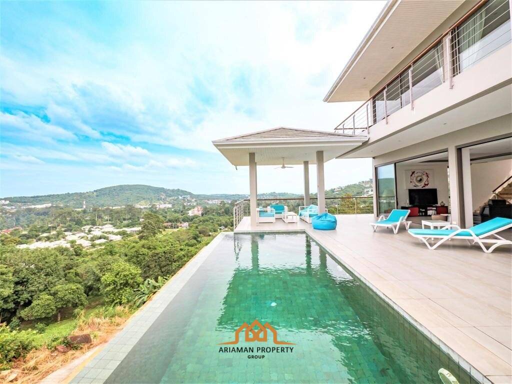 Sophisticated 4 Bedroom Villa with Breathtaking Sea Views