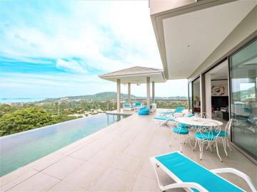 Sophisticated 4 Bedroom Villa with Breathtaking Sea Views