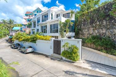 Stunning 4 Bedroom Seaview Villa in Patong