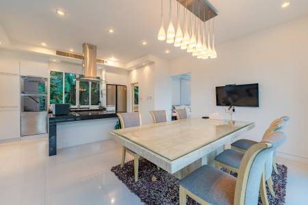 Stunning 4 Bedroom Seaview Villa in Patong