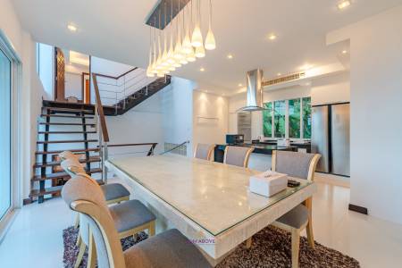 Stunning 4 Bedroom Seaview Villa in Patong