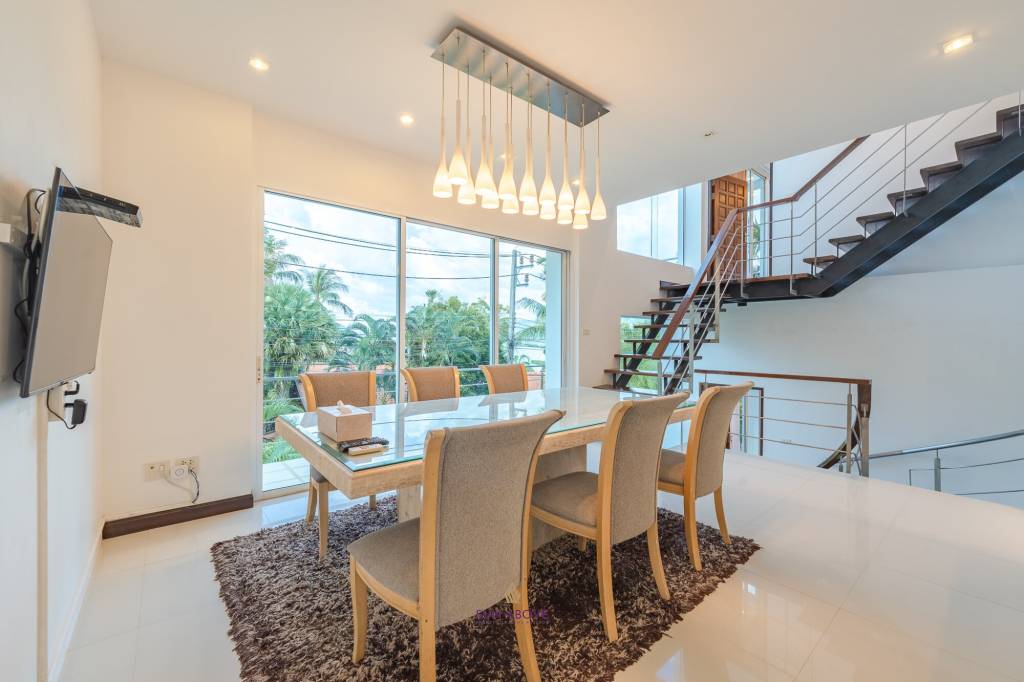 Stunning 4 Bedroom Seaview Villa in Patong