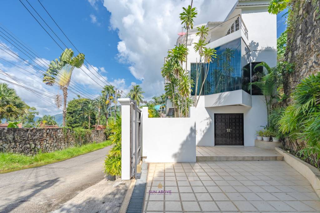 Stunning 4 Bedroom Seaview Villa in Patong