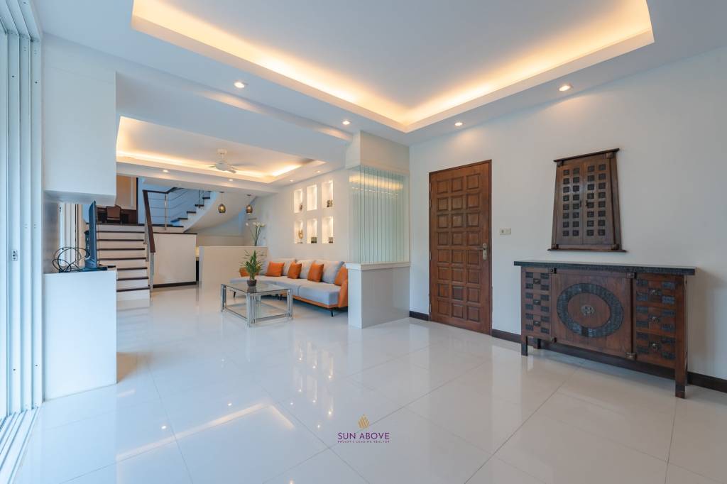 Stunning 4 Bedroom Seaview Villa in Patong