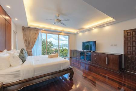 Stunning 4 Bedroom Seaview Villa in Patong