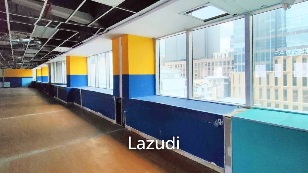 Office space for rent in Silom with covered way from BTS