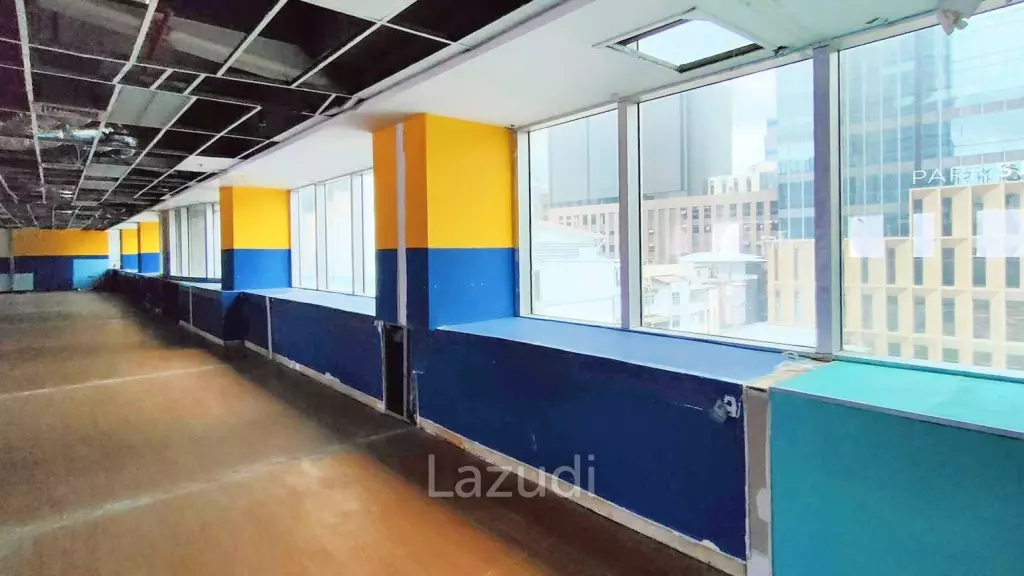 Office space for rent in Silom with covered way from BTS