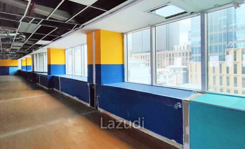 Office space for rent in Silom with covered way from BTS
