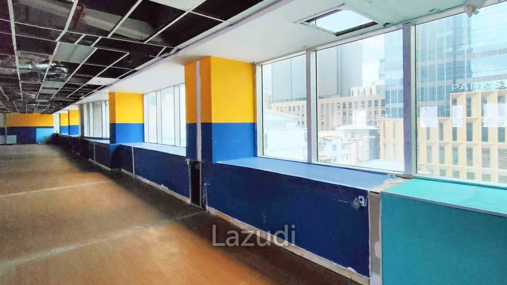 Office space for rent in Silom with covered way from BTS